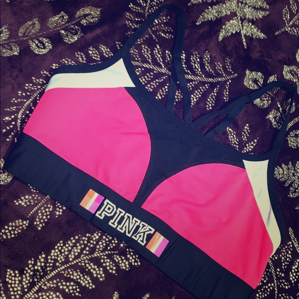 🆕 VS PINK Sports Bra